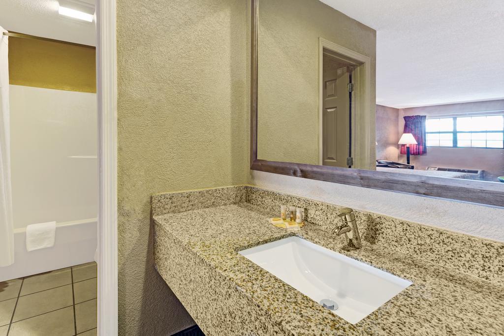 Days Inn By Wyndham Cherokee Near Casino Phòng bức ảnh