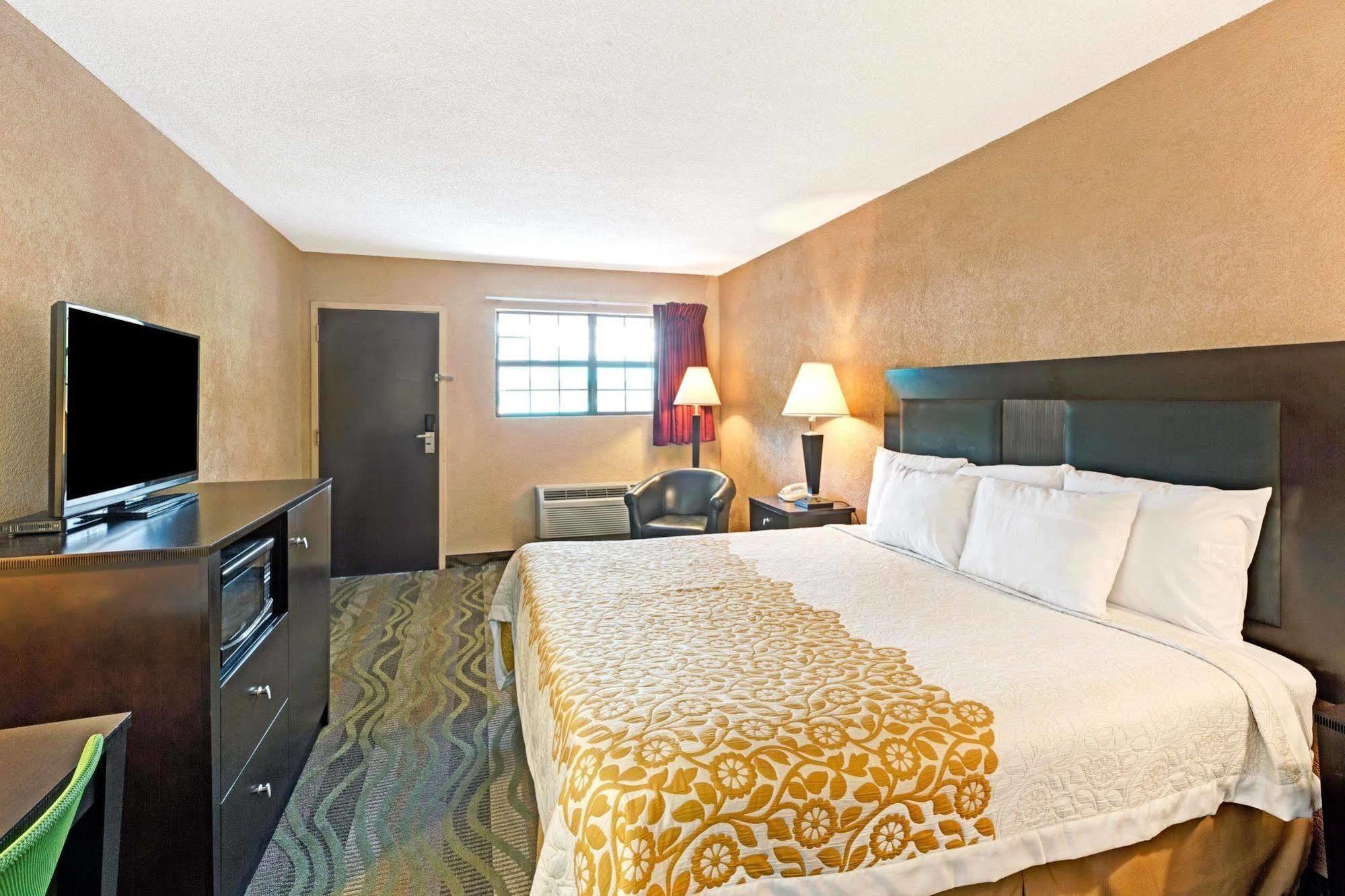 Days Inn By Wyndham Cherokee Near Casino Ngoại thất bức ảnh